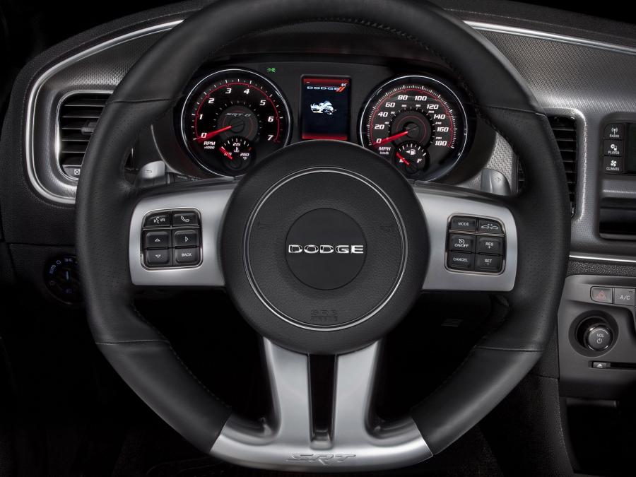  Dodge Charger SRT8 Super Bee 2012 года  (фото 26 из 39)